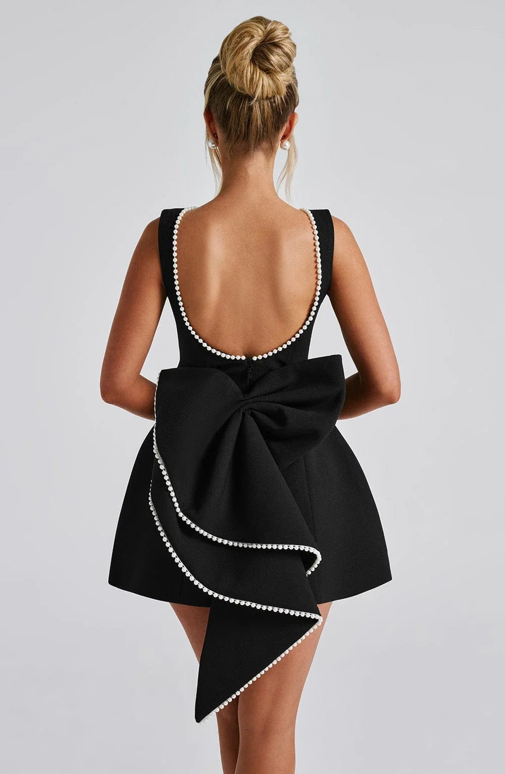 Georgia - Women's short dress with decorative bow at the back - photo 12