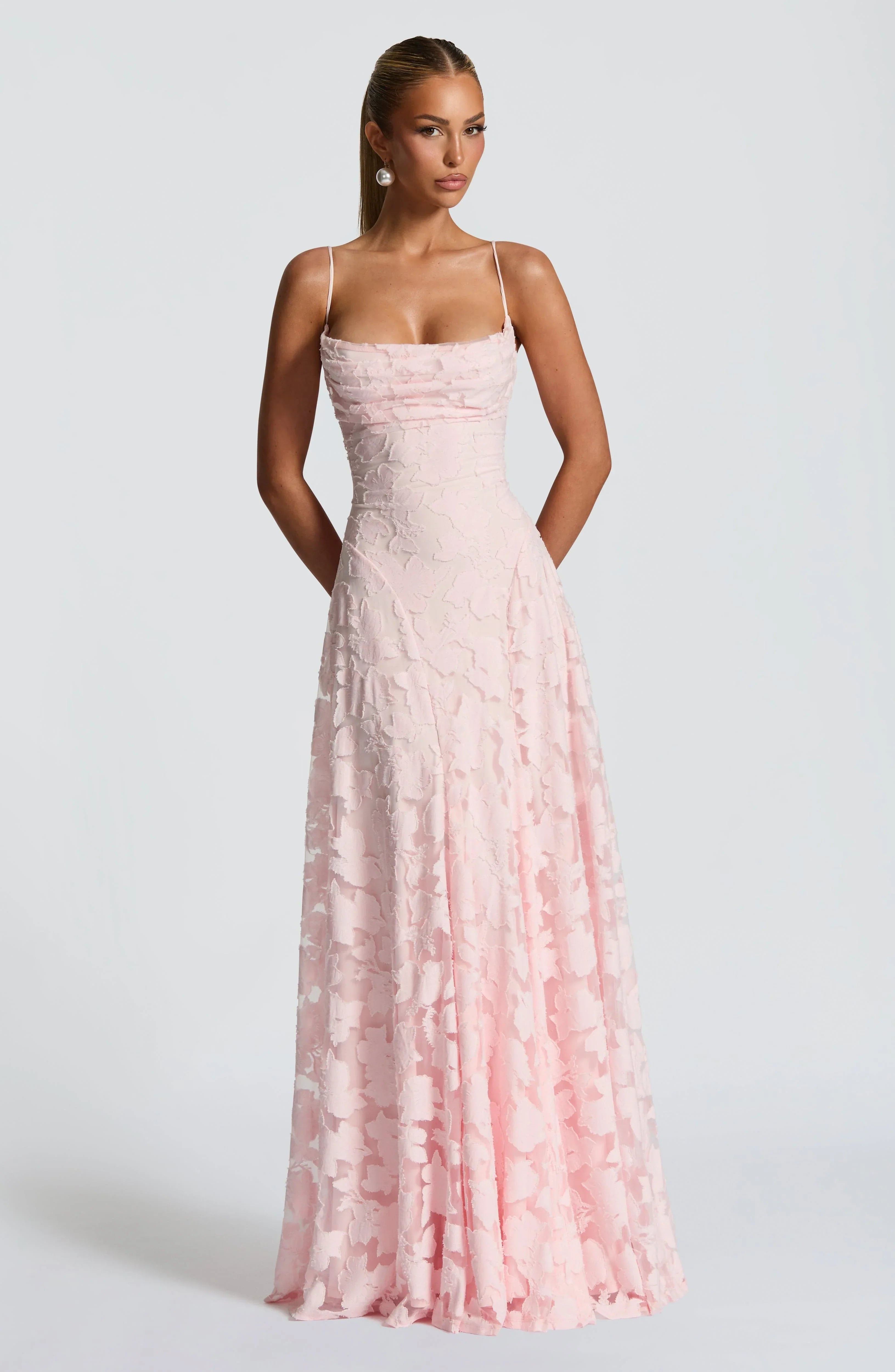 Rochie maxi de damă cu bretele subțiri și imprimeuri florale