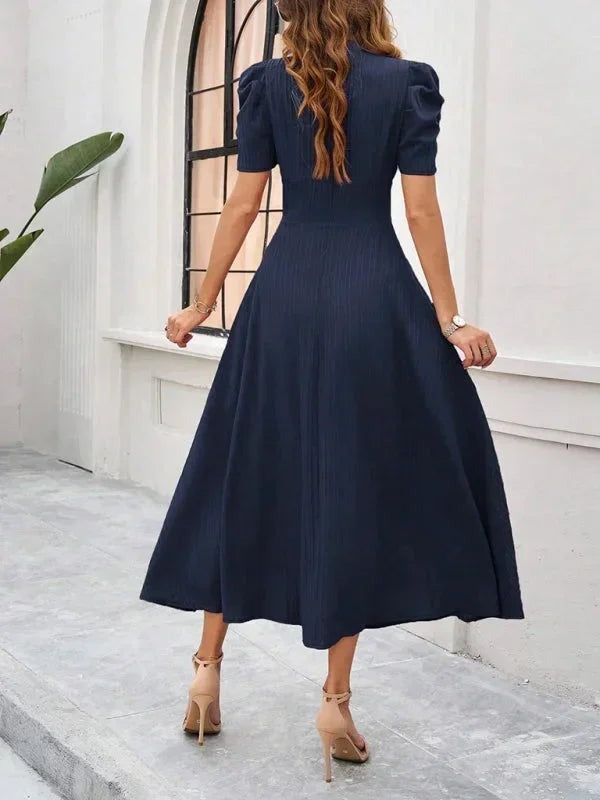 Phoebe - Women's midi dress with V-neck and puff sleeves - photo 24