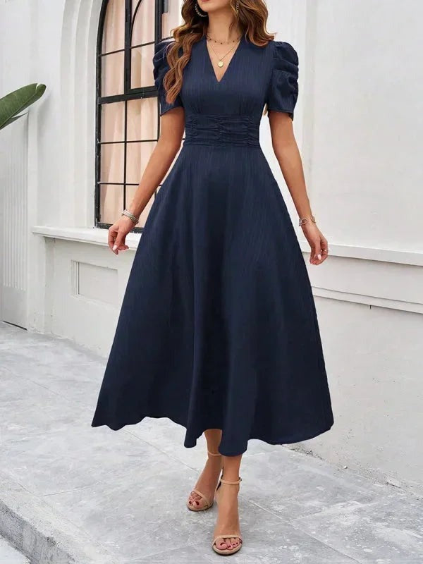 Phoebe - Women's midi dress with V-neck and puff sleeves - photo 25