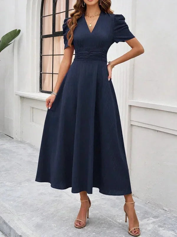 Phoebe - Women's midi dress with V-neck and puff sleeves - photo 8