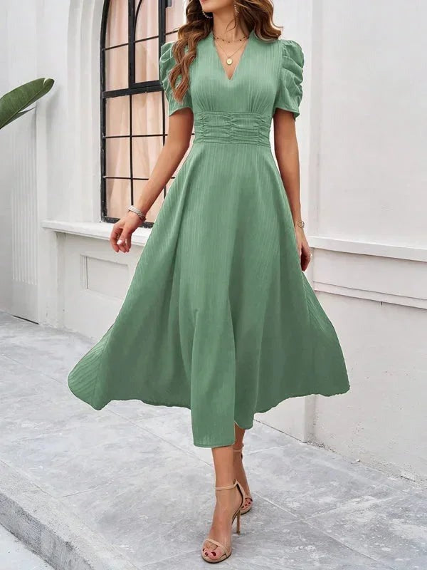 Phoebe - Women's midi dress with V-neck and puff sleeves - photo 6