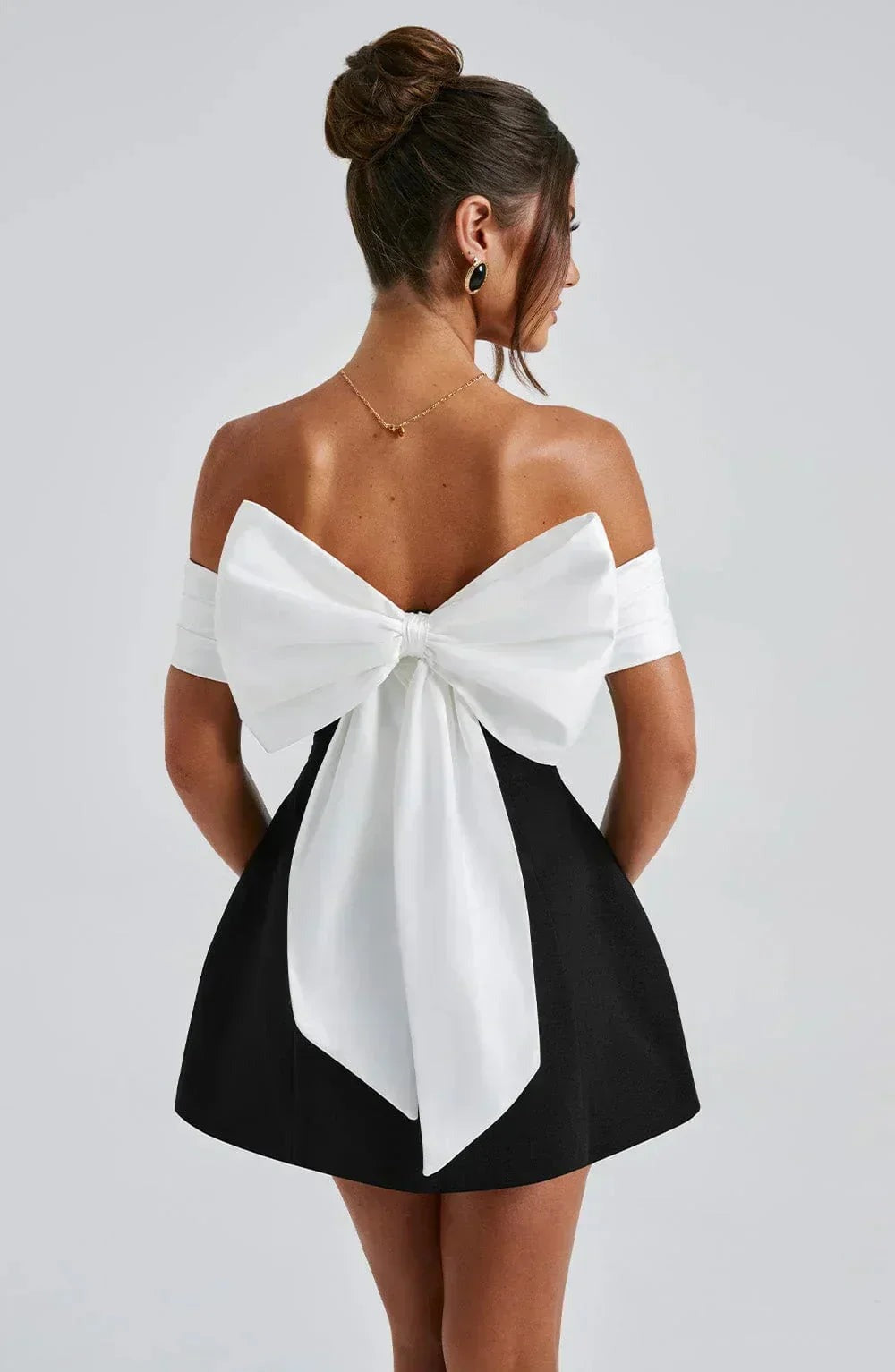 Nadia - Women's short two-tone off-the-shoulder dress with bow - photo 2