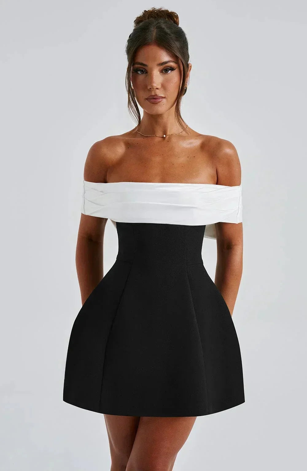 Nadia - Women's short two-tone off-the-shoulder dress with bow - photo 3
