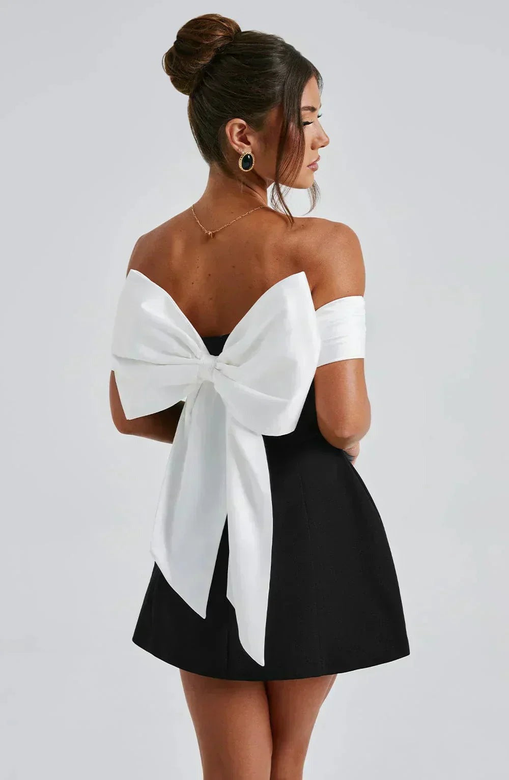 Nadia - Women's short two-tone off-the-shoulder dress with bow - photo 1