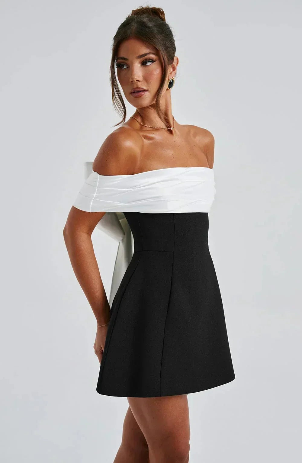 Nadia - Women's short two-tone off-the-shoulder dress with bow - photo 5