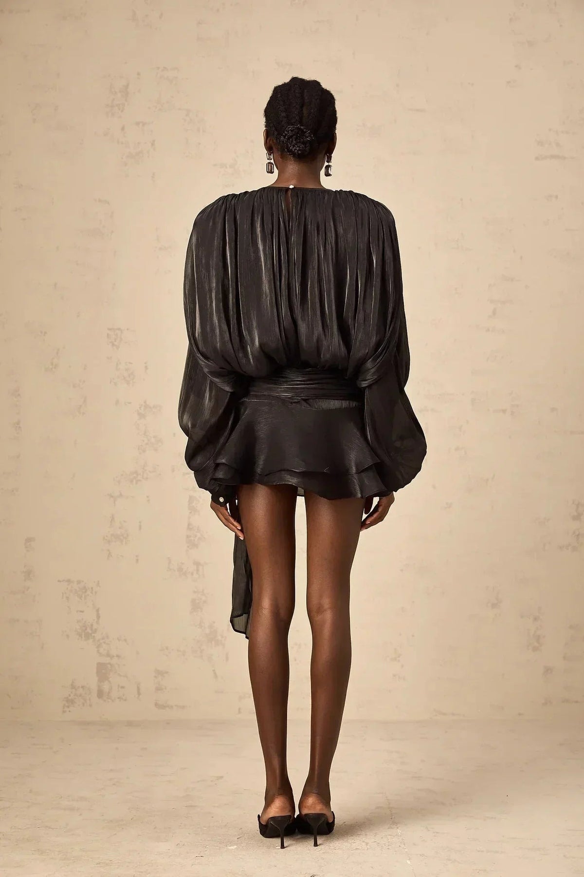 Deborah - Short flowing dress with long sleeves and a tied belt - photo 21