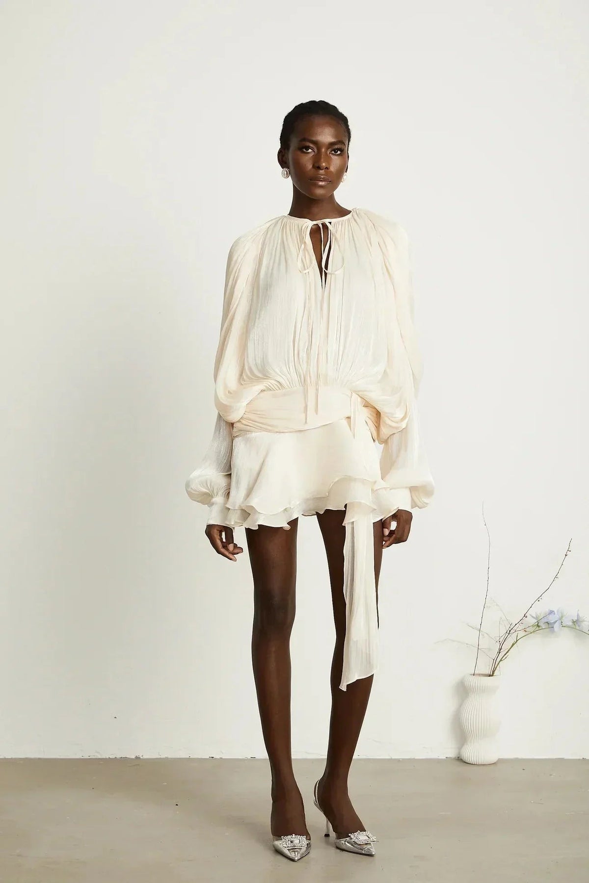 Deborah - Short flowing dress with long sleeves and a tied belt - photo 12