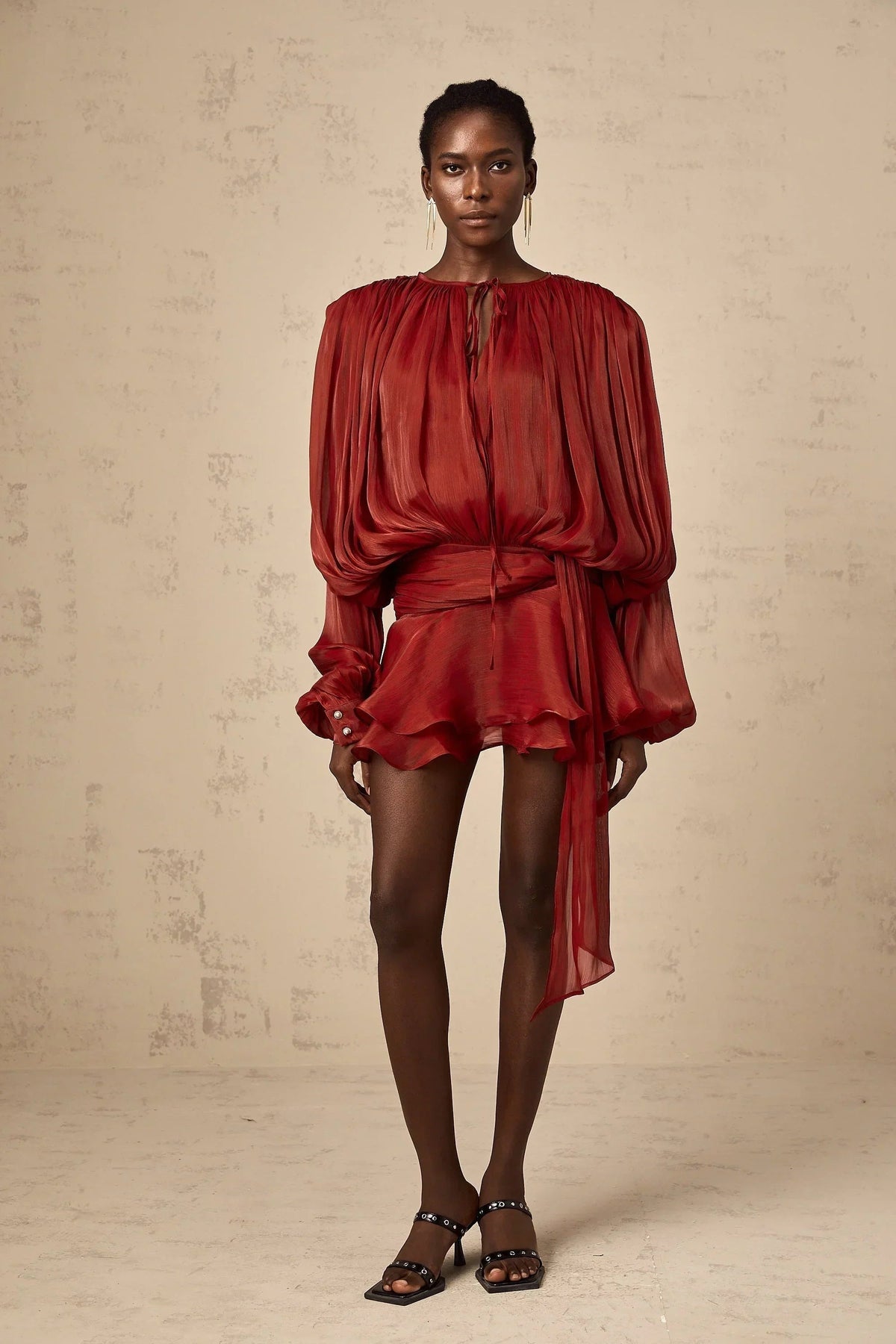 Deborah - Short flowing dress with long sleeves and a tied belt - photo 6