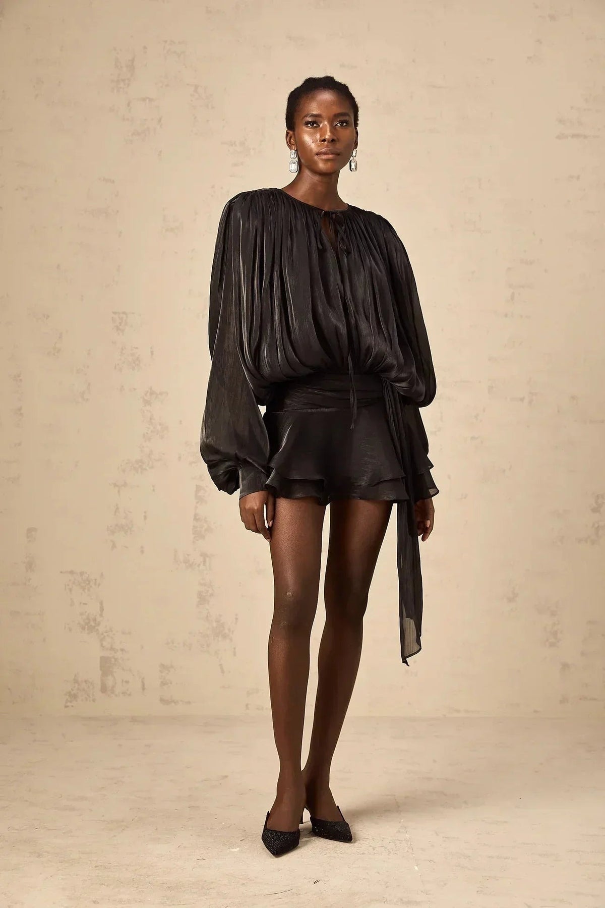 Deborah - Short flowing dress with long sleeves and a tied belt - photo 20