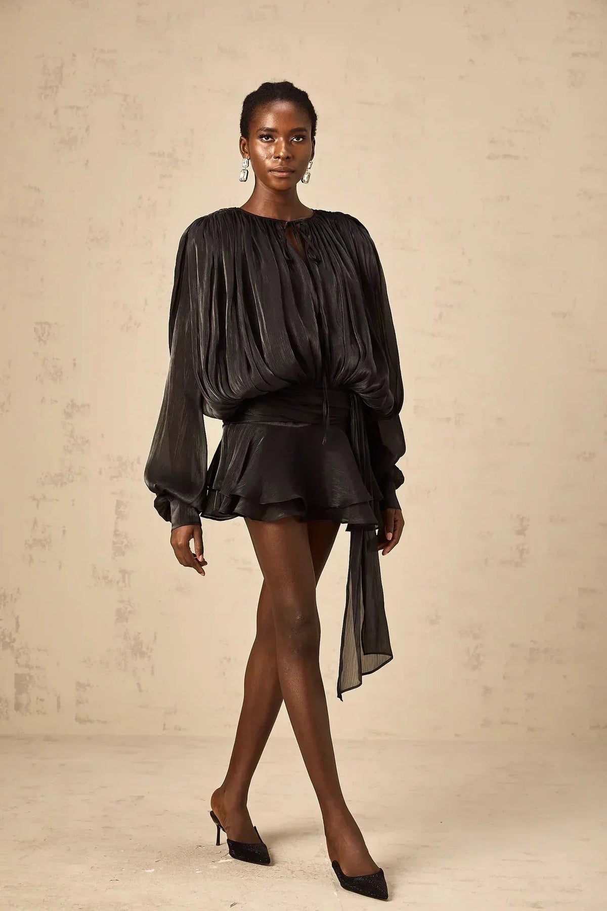 Deborah - Short flowing dress with long sleeves and a tied belt - photo 22