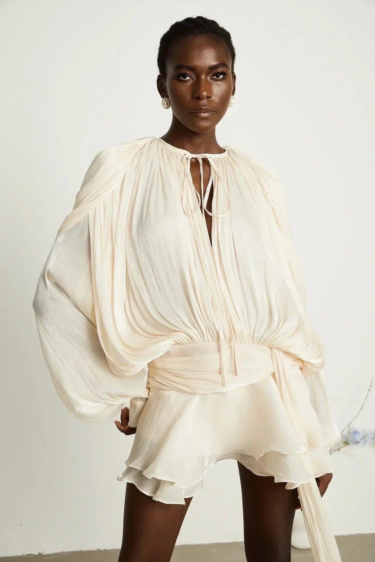 Deborah - Short flowing dress with long sleeves and a tied belt - photo 2
