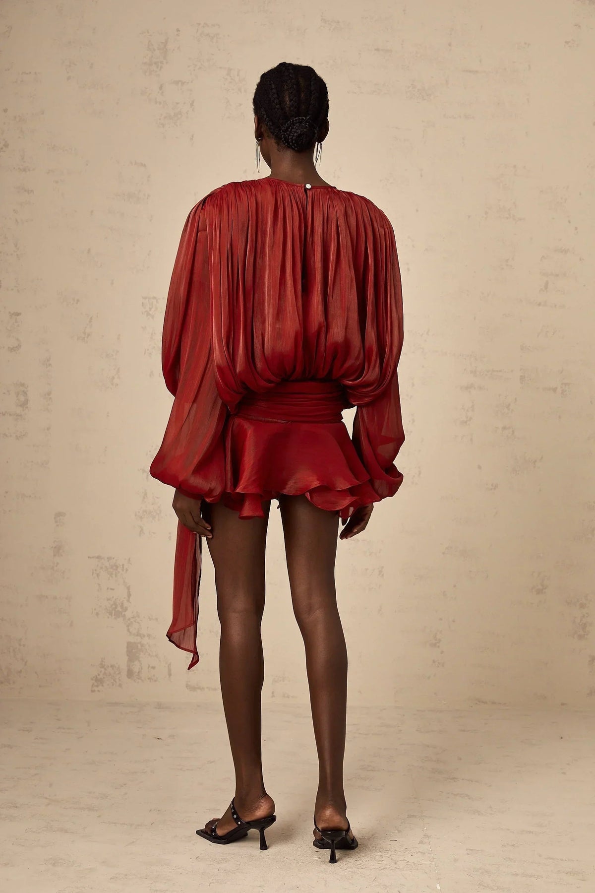 Deborah - Short flowing dress with long sleeves and a tied belt - photo 5