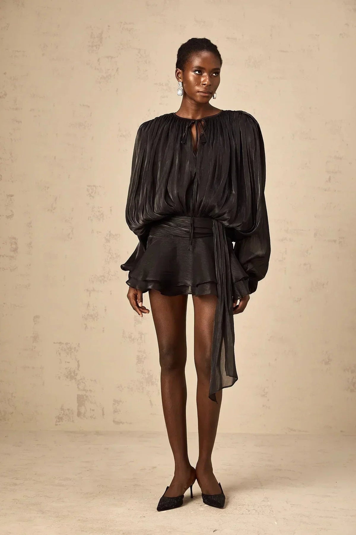 Deborah - Short flowing dress with long sleeves and a tied belt - photo 19