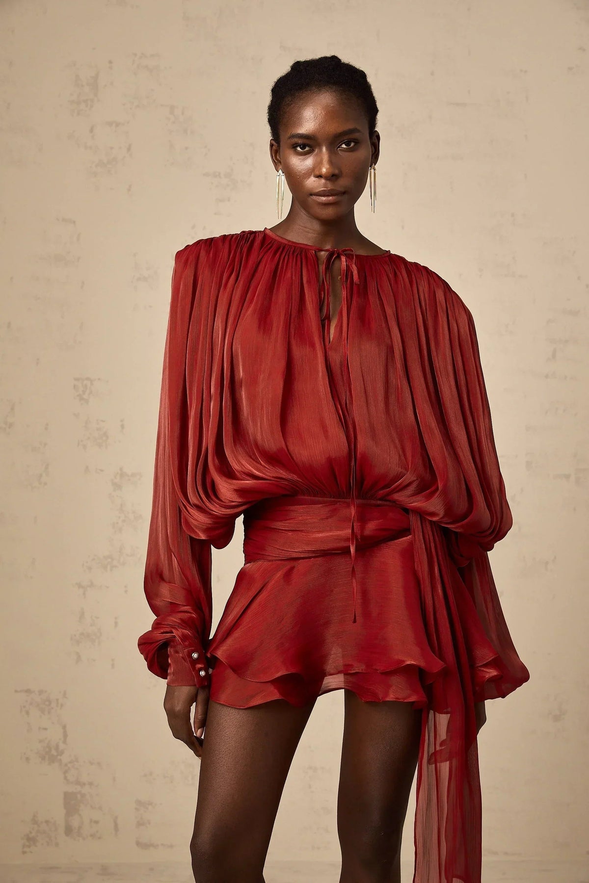 Deborah - Short flowing dress with long sleeves and a tied belt - photo 8