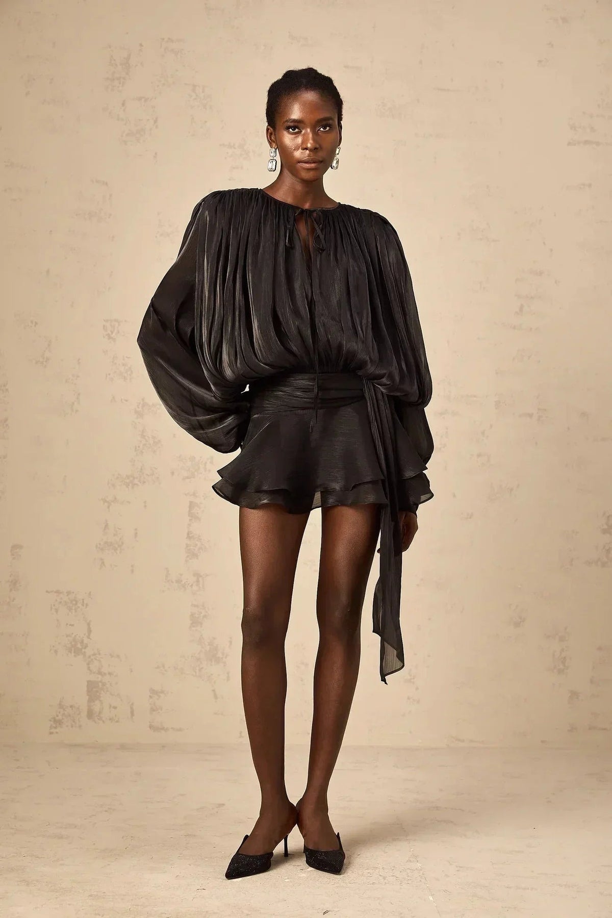 Deborah - Short flowing dress with long sleeves and a tied belt - photo 18