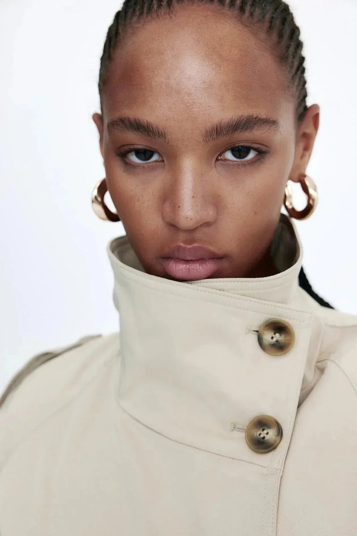 Gemma - Women's trench coat with high collar and tied belt - photo 3