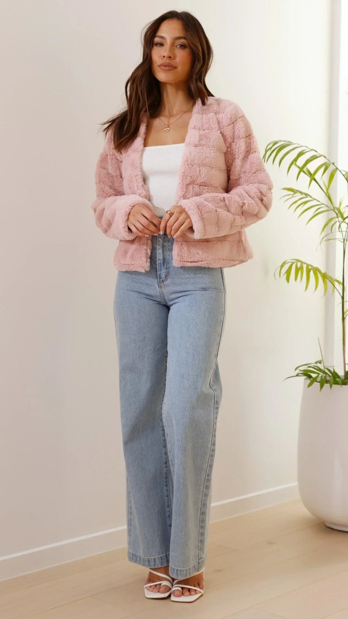 Camila - Women's short faux fur jacket with open collar - photo 24