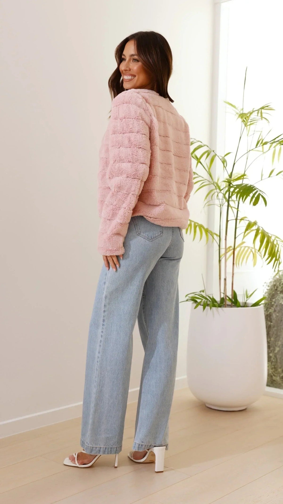 Camila - Women's short faux fur jacket with open collar - photo 26