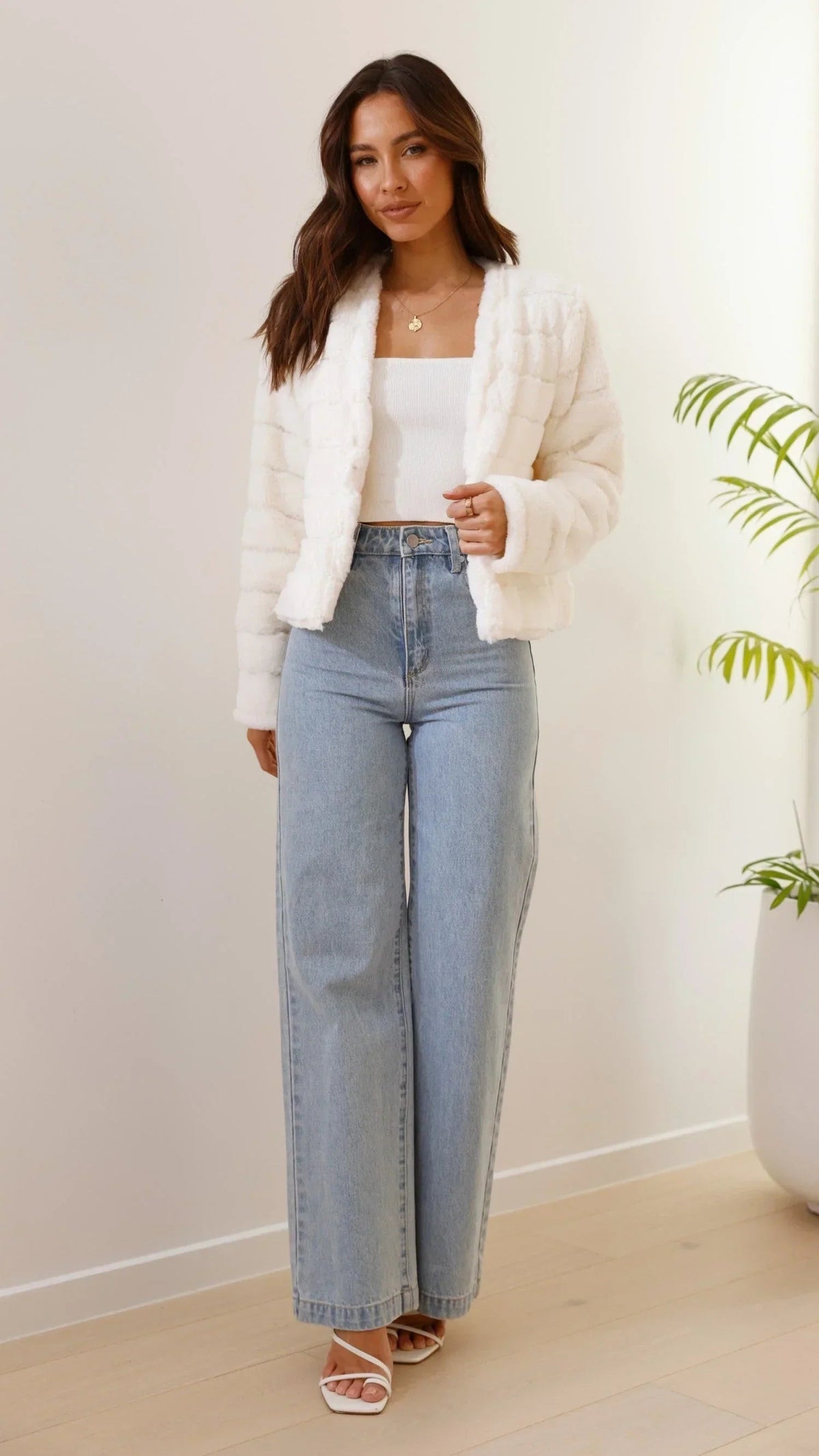 Camila - Women's short faux fur jacket with open collar - photo 7