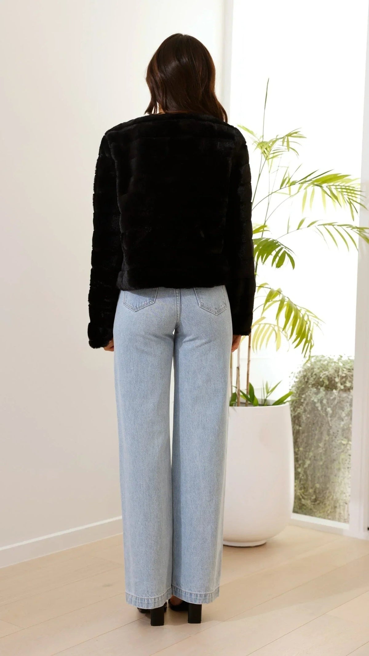 Camila - Women's short faux fur jacket with open collar - photo 13