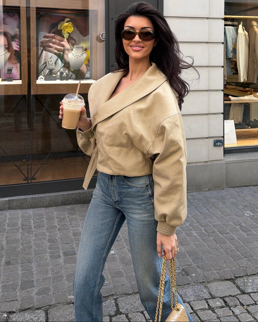 Courtney – dámský kabát na knoflíky s elastickým pasem