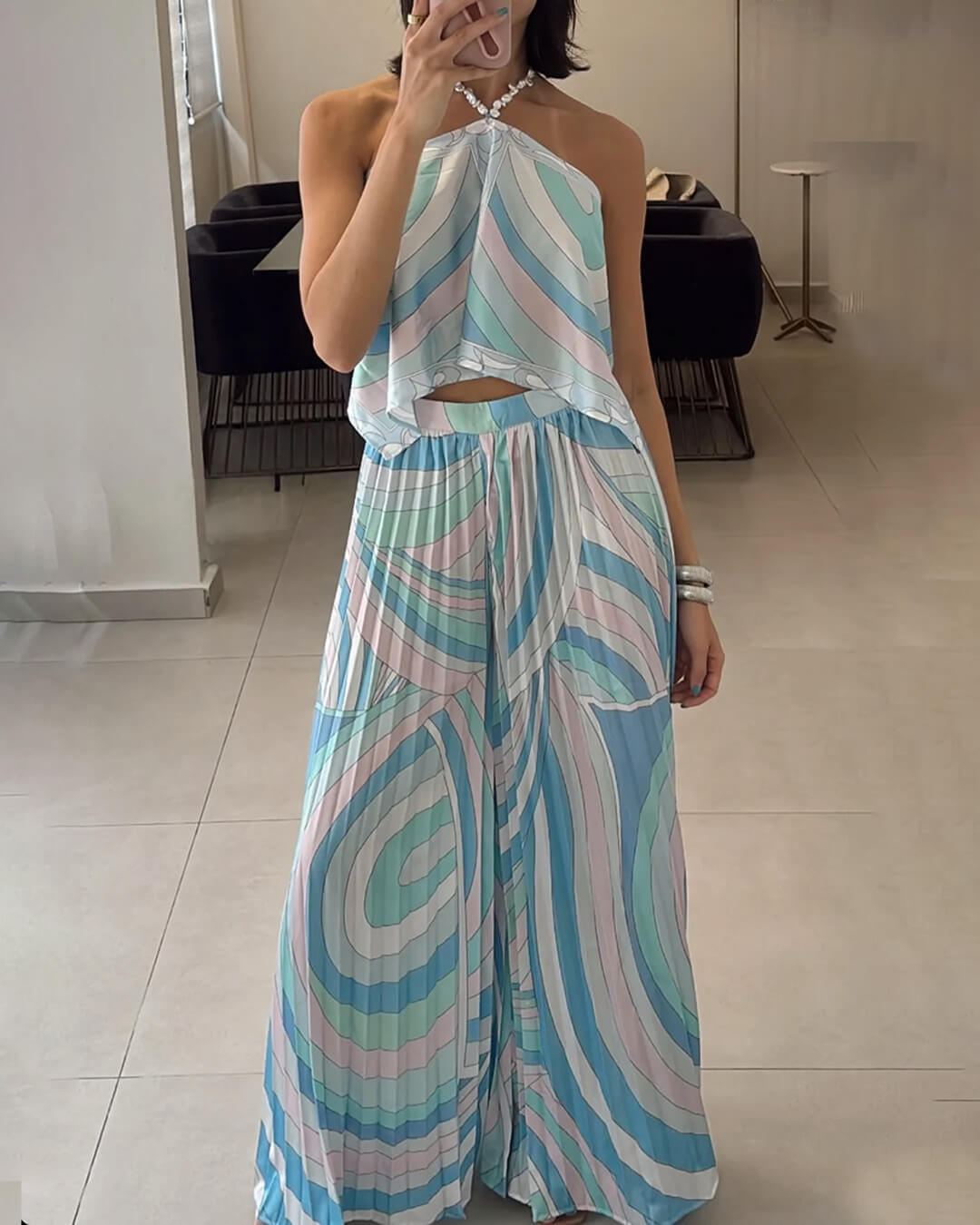 Maggie – Set coordonat pentru femei, cu pantaloni capri plisati și top